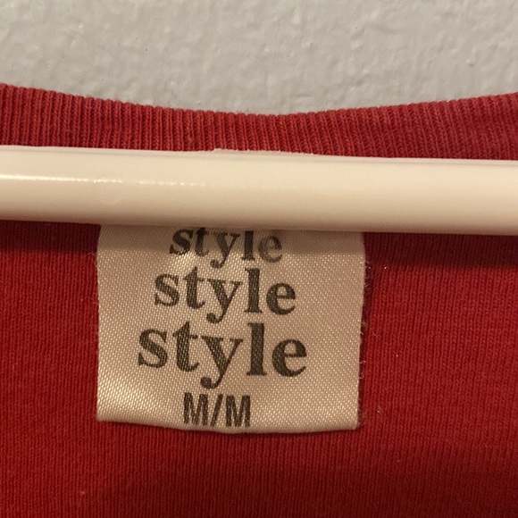 👕2/14$👕 Women’s red Style tank top size medium - Picture 3 of 3